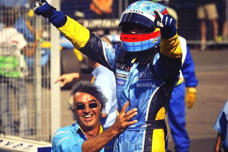 Fernando Alonso festeggia il trionfo nel GP di Ungheria 2003