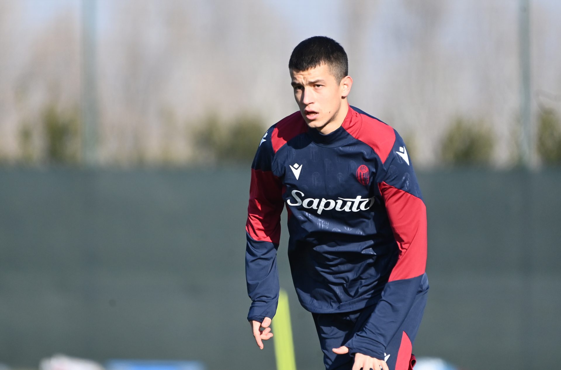 Chi è Mihajlo Ilić? Il nuovo difensore centrale del Bologna