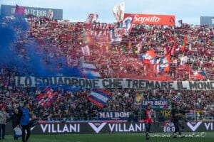L’entusiasmo della Curva del Dall’Ara per il Bologna (©Damiano Fiorentini / 1000cuorirossoblù.it) Bologna-Como