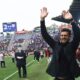 Thiago Motta, allenatore del Bologna, saluta la curva