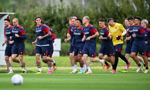Bologna in allenamento: la sfida contro il Napoli sarà fondamentale.