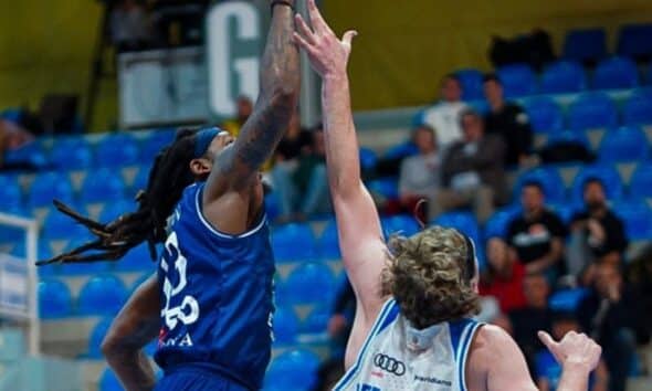 Palla a due tra Agrigento e Fortitudo.