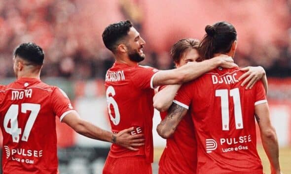 I giocatori del Monza esultano