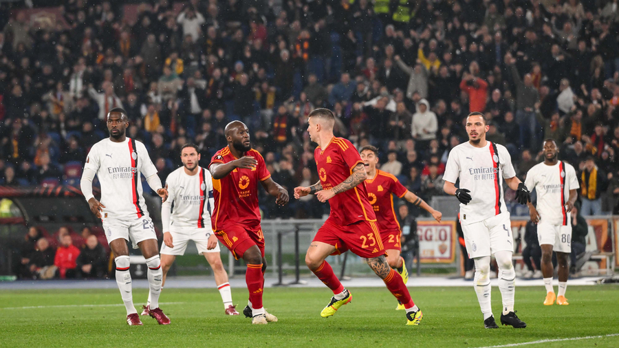 L’esultanza di Lukaku e Mancini durante Roma-Milan di Europa League
