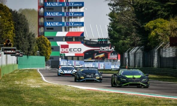 Le Lamborghini Huracán Super Trofeo EVO2 impegnate in gara a Imola