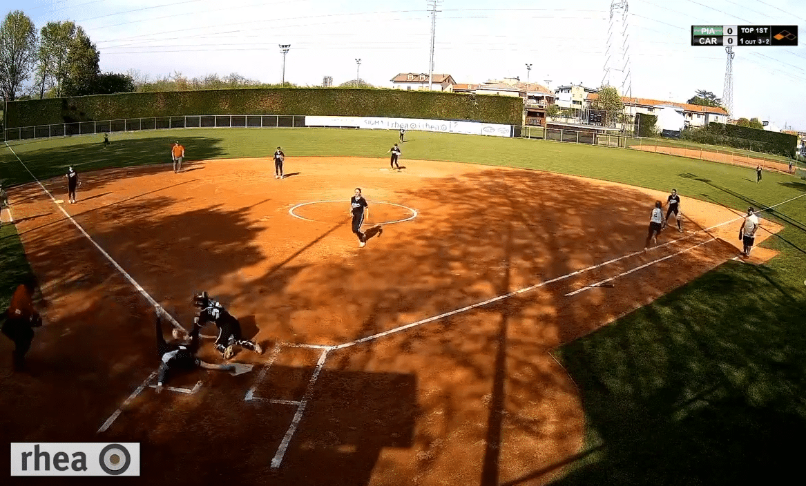 Moreland segna un punto in Caronno-Blue Girls Softball