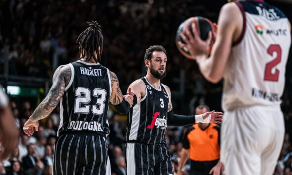 Hackett e Belinelli contro Baskonia