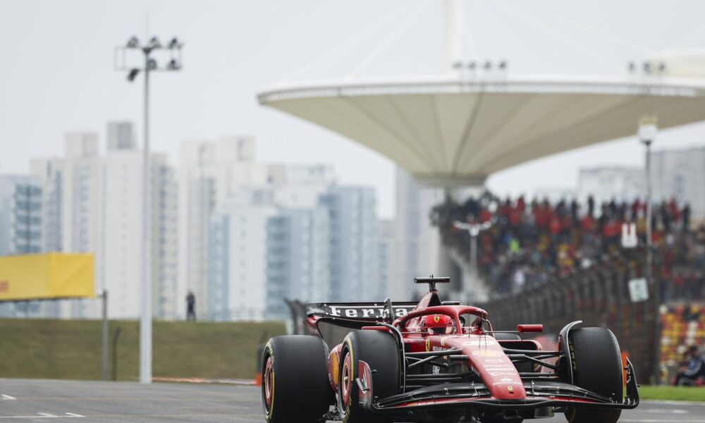 Charles Leclerc in azione durante la Sprint del GP di Cina 2024