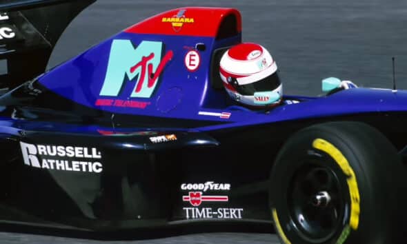 Roland Ratzenberger sulla Simtek porta i colori dell'Austria sul suo casco