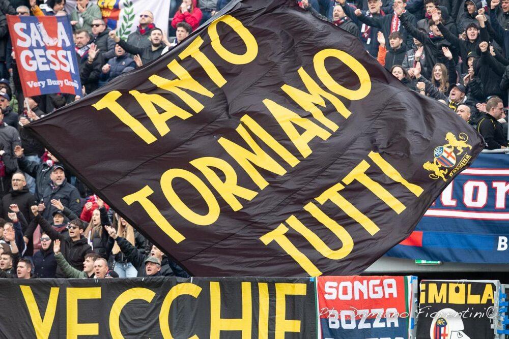 Bandiera dei tifosi rossoblù