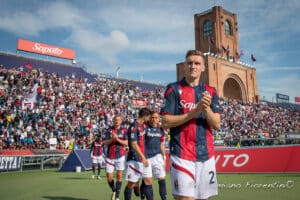 Michel Aebischer e gli altri giocatori del Bologna salutano il pubblico del Dall’Ara, calciomercato bologna, ©Damiano Fiorentini