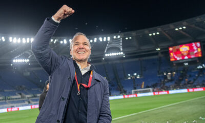 Joey Saputo festeggia la vittoria del Bologna a Roma decisiva per la Champions League