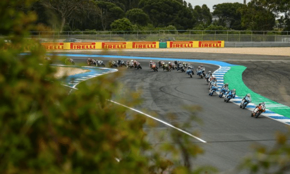 Il campionato FIM JuniorGP World Championship in azione durante il round dell'Estoril
