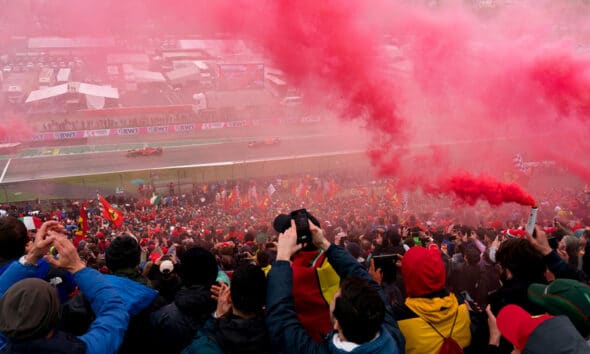 L'entusiasmo dei tifosi nell'ultimo Gran Premio del Made in Italy e dell'Emilia Romagna