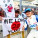 Yuki Tsunoda con i suoi fan nel GP del Giappone 2024