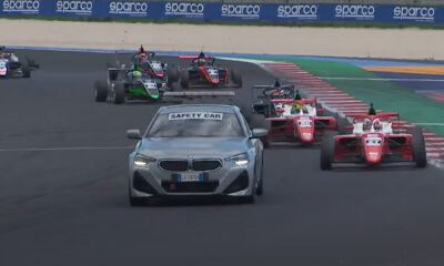 La Safety Car conduce Freddie Slater e Alex Powell durante gara 1 del Rond di Misano della F4 Italia 2024