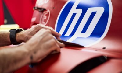 Lo sponsor HP applicato sulla Ferrari SF-24 prima del GP di Miami 2024