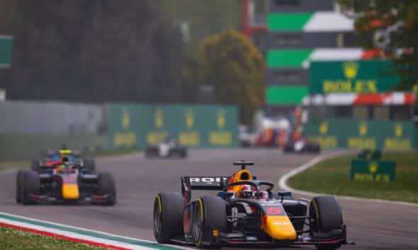 Liam Lawson durante la Sprint Race del Round di Imola di F2 2022
