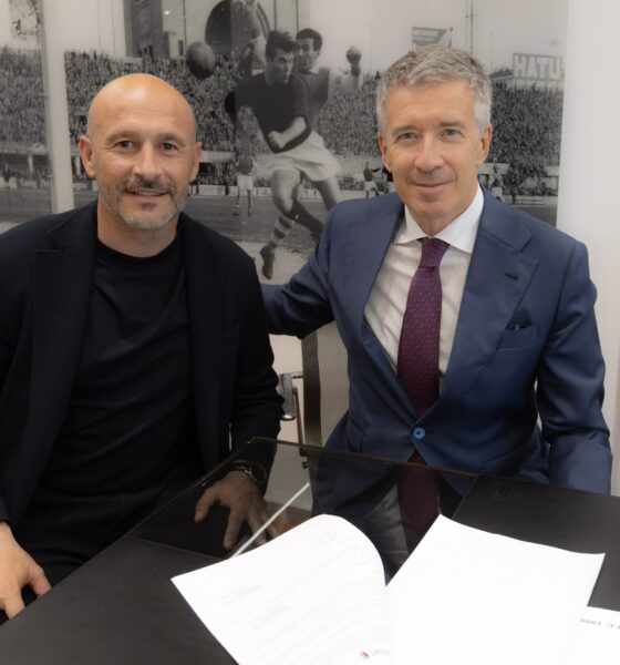 Vincenzo Italiano firma il contratto, conferenza stampa (©Bologna Fc 1909)