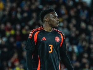 Jhon Lucumì con la maglia della Colombia