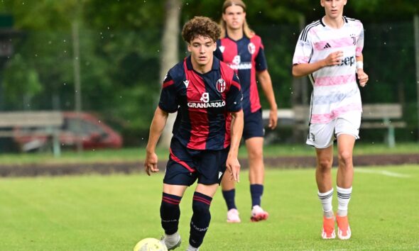 Simone Negri contro la Juventus