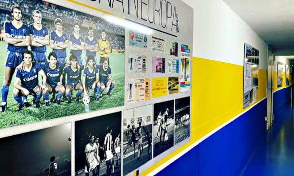 Foto dello Sport Expo 2022. Sulla sinistra, il Verona campione d'Italia nel 1985 (© Hellas Verona)