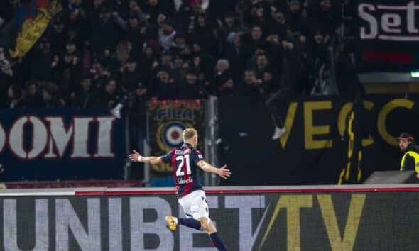 Jens Odgaard esulta contro la Fiorentina (©Bologna FC 1909)