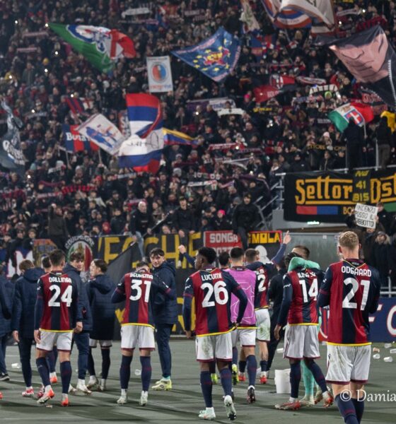 La squadra sotto la curva dopo Bologna-Borussia Dortmund (© Damiano Fiorentini) tifoso