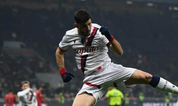 Riccardo Orsolini esulta dopo il gol in Milan-Bologna 2023/2024