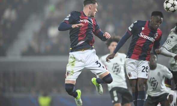 Sam Beukema e Jhon Lucumí durante Bologna-Monaco