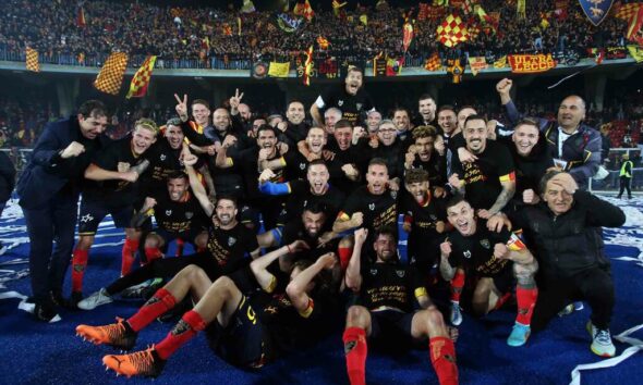 La festa del Lecce dopo il ritorno in Serie A