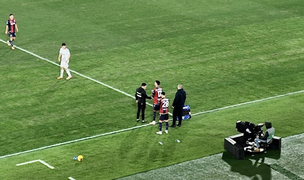 Nicolò Cambiaghi e Oussama El Azzouzi in Bologna-Como (© Bologna FC 1909)
