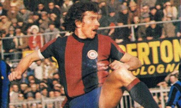Giuseppe Savoldi con la maglia del Bologna