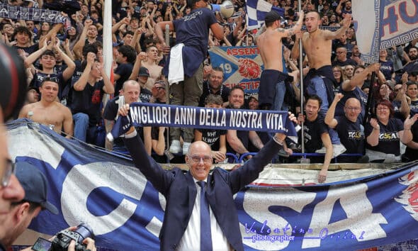 Attilio Caja in trionfo con la Fossa dei Leoni (crediti Valentino Orsini)