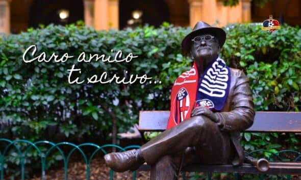 Lucio Dalla in Piazza Cavour, Bologna (©1000 cuori rossoblù)