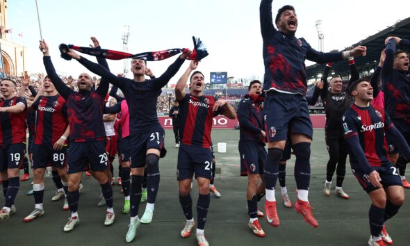 Il Bologna festeggia il 5-0 contro la Lazio al Dall'Ara (©Bologna FC 1909)