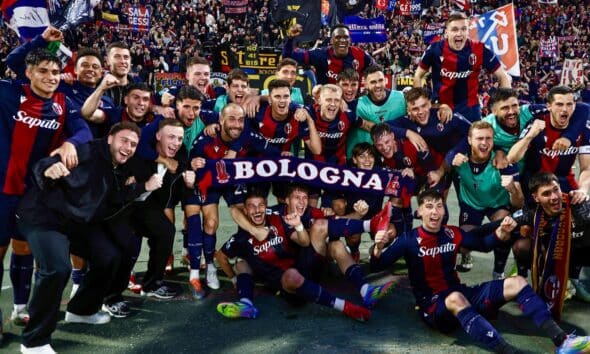Il Bologna sotto la curva dopo la vittoria contro l'Inter (©Bologna FC 1909)