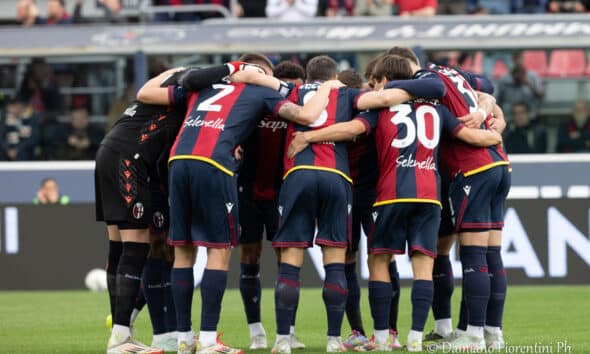 I giocatori del Bologna riuniti prima della sfida con l'Inter (© Damiano Fiorentini)