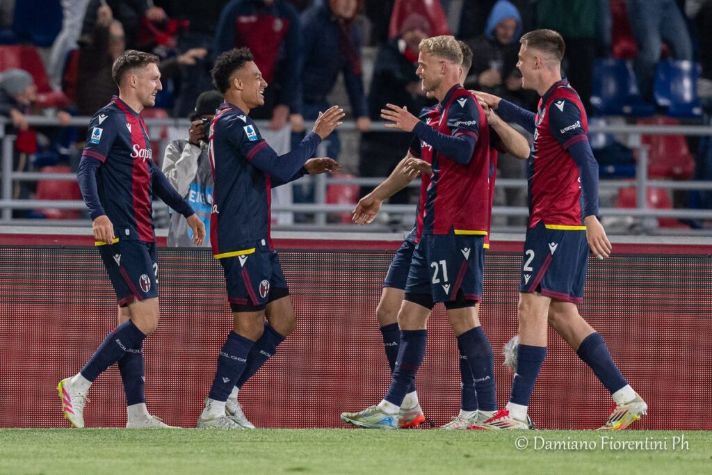 L'esultanza del Bologna dopo il gol contro il Napoli (© Damiano Fiorentini)