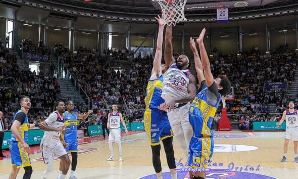 Fortitudo Flats Service Bologna - UEB Gesteco Cividale (©Valentino Orsini - Fortitudo Flats Service Bologna)