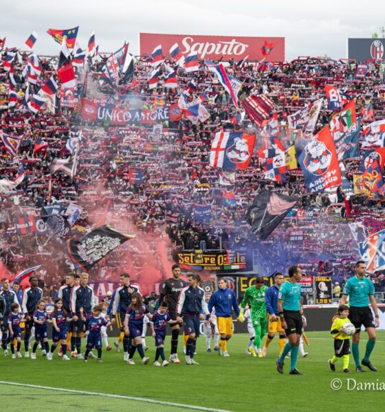 L'ingresso in campo del Bologna contro l'Inter (© Damiano Fiorentini)
