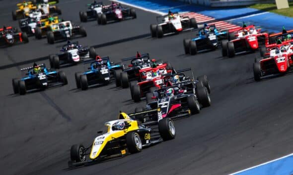 La partenza di Gara 1, vinta da Sebastian Wheldon (© ACI Sport)