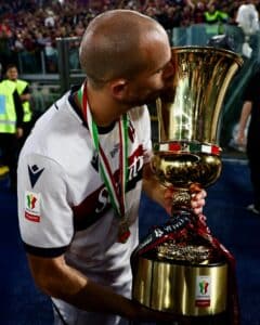 Lorenzo de Silvestri con la Coppa Italia all'Olimpico di Roma (©Bologna FC 1909)