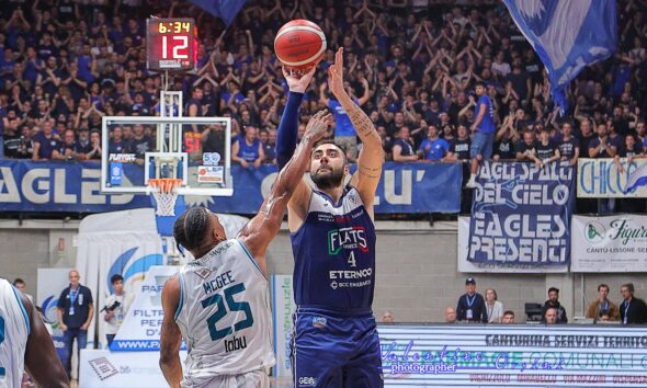 Acqua San Bernardo Cantù - Fortitudo Flats Service Bologna (©Valentino Orsini - Fortitudo Flats Service Bologna)