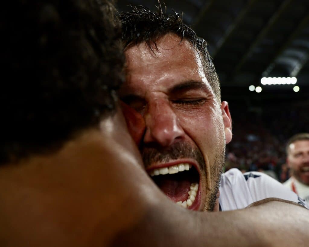 La commozione di Remo Freuler dopo la vittoria della Coppa Italia (© Bologna FC 1909)
