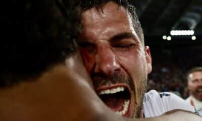 La commozione di Remo Freuler dopo la vittoria della Coppa Italia (© Bologna FC 1909)