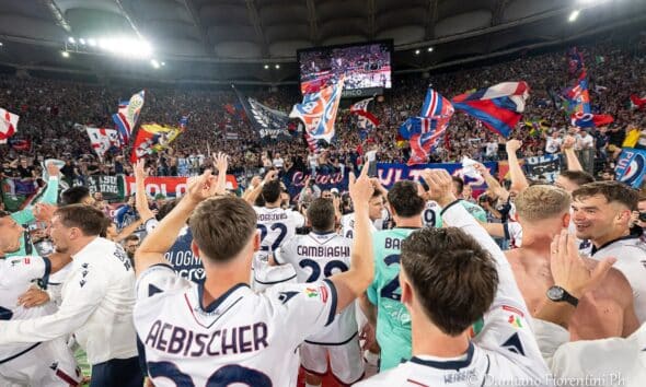 Il Bologna sotto i propri tifosi (© Damiano Fiorentini)