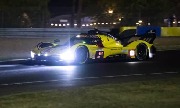 La #83 Ferrari prima alla 9ª ora della 24 Ore di Le Mans 2025 (© DPPI - ACO)