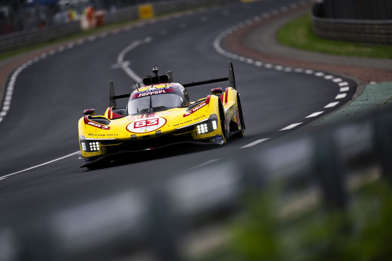 La #83 Ferrari ancora in testa dopo la 14ª ora della 24 Ore di Le Mans 2025 (© DPPI - ACO)