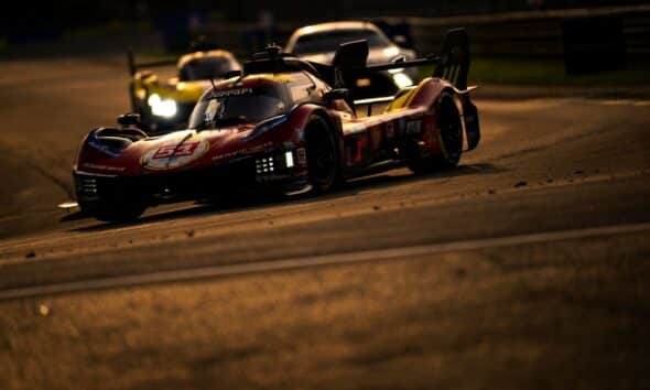 La Ferrari #51 in testa alla 24 Ore di Le Mans 2025 (© DPPI - ACO)